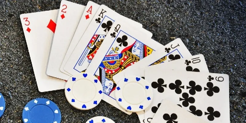 Quan sát đối thủ, đọc vị lá bài